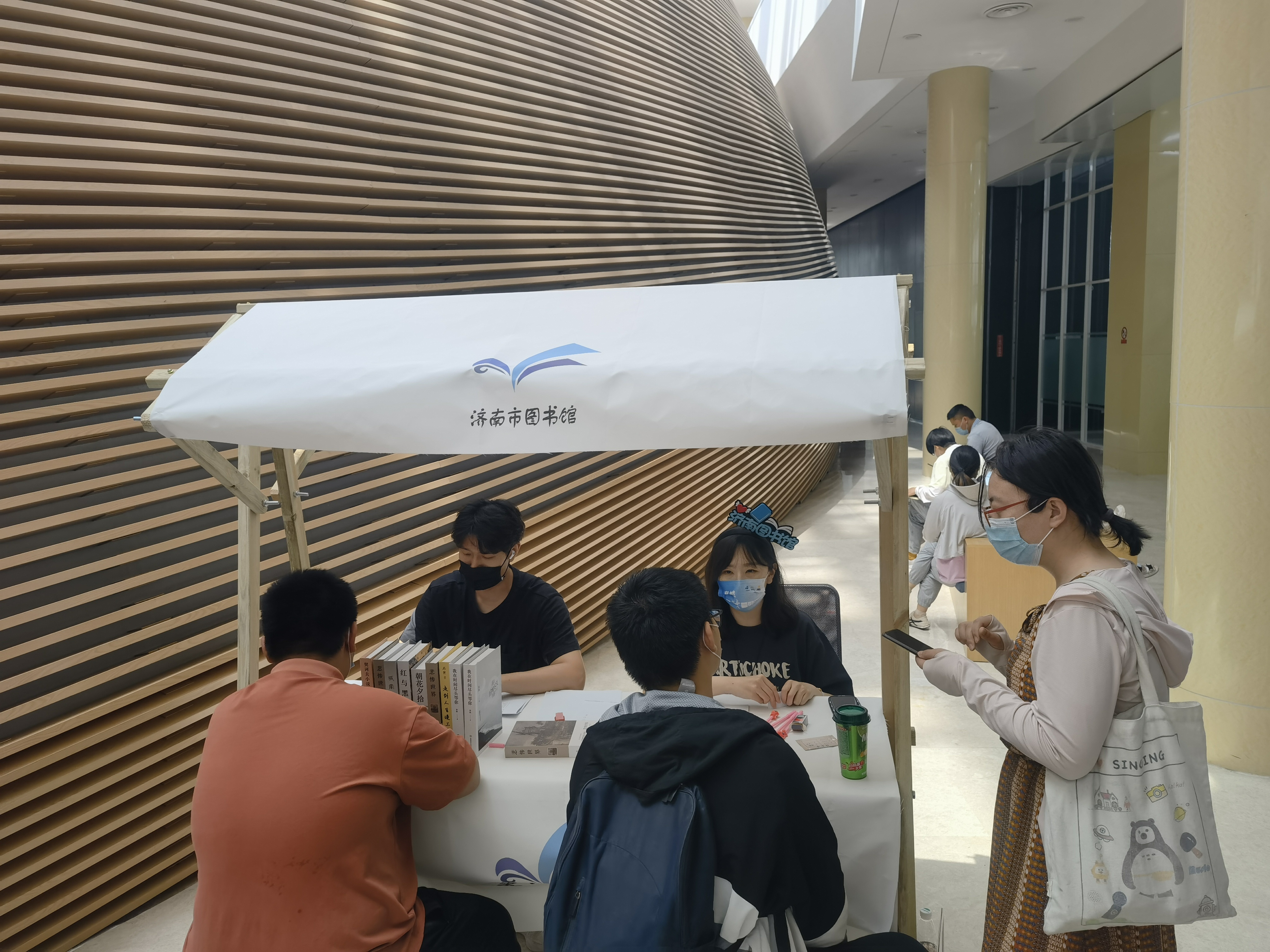 杀 济南市图书馆玩跨界！新葡京娱乐图书馆×剧本(图4)